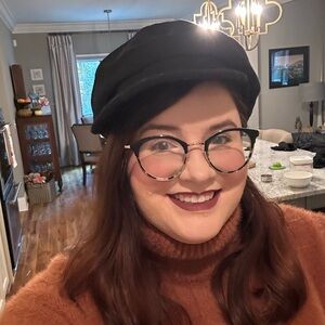 Meet your Posher, Emily